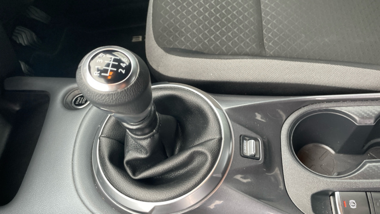 Nissan Juke 1.0 DiG-T 114 N-Connecta 5dr Petrol Hatchback